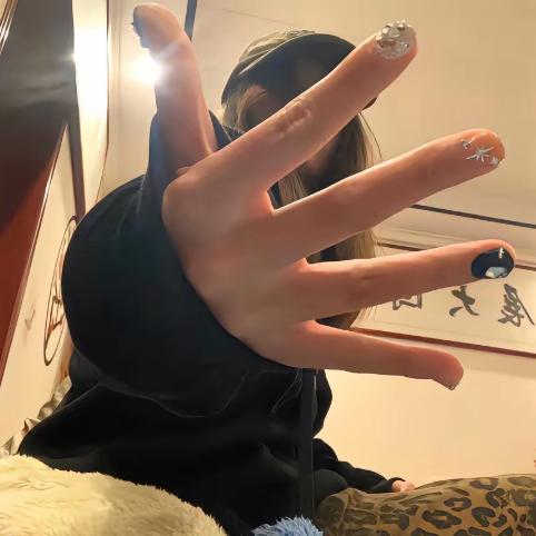落吟语.