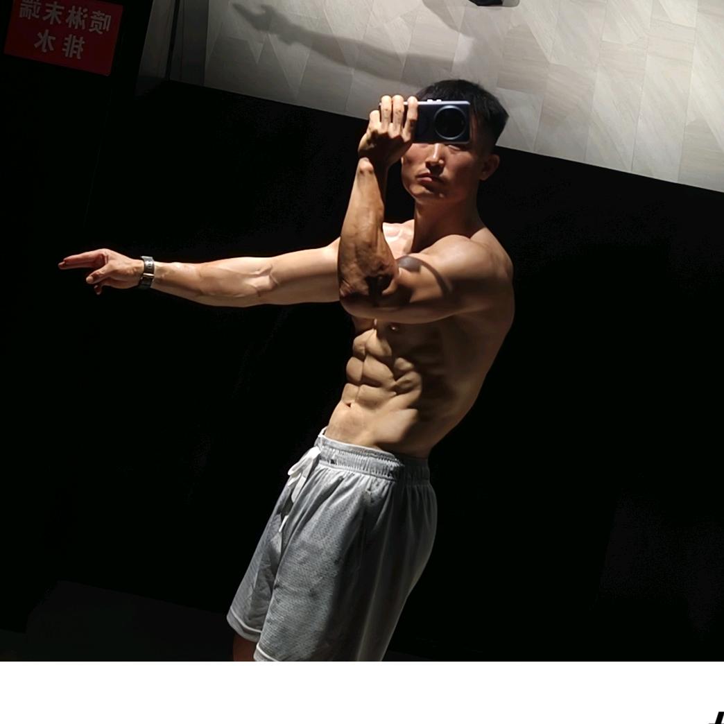 80腹肌大叔自律日常《线上线下教学》