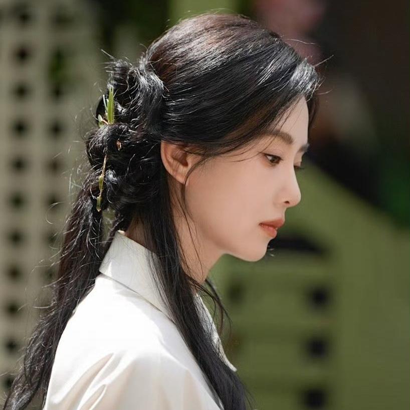 一丛浅淡一丛浓