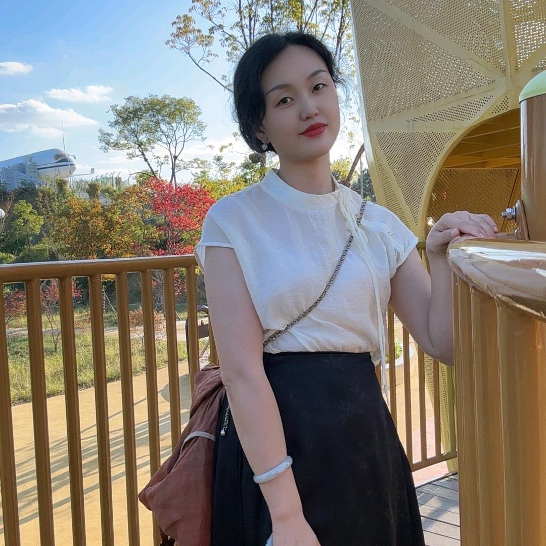 ཟུ 卿似雪 ིཟ