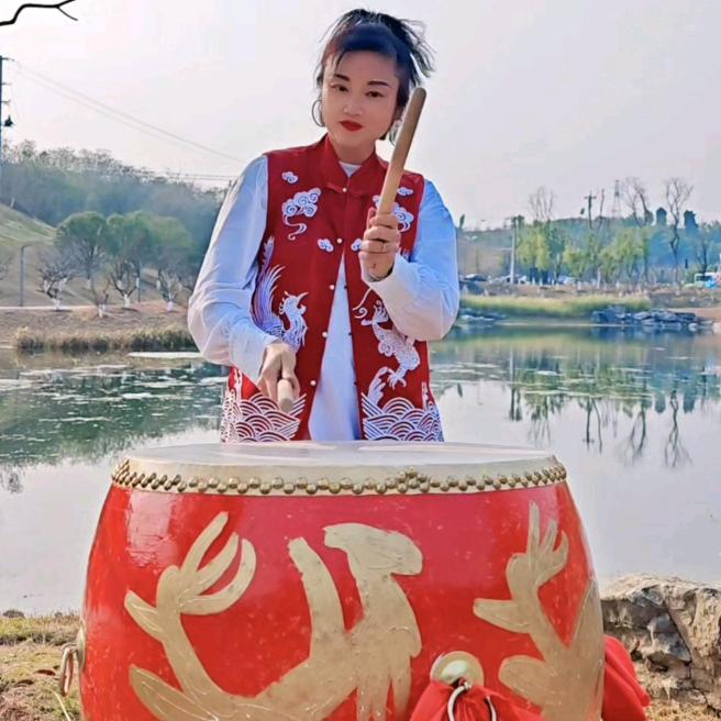 蓉姐（鼓舞团长）