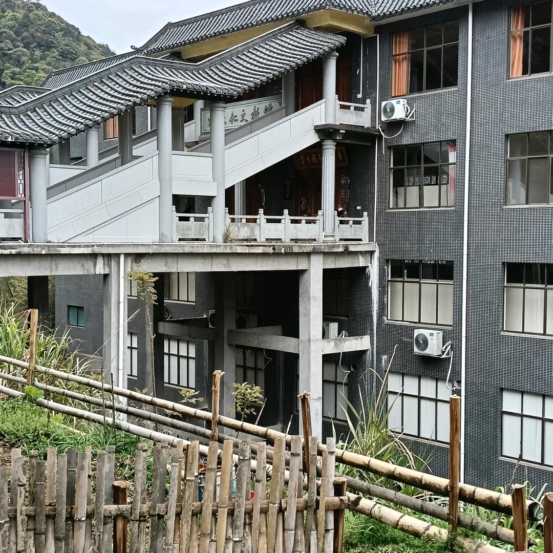 华h