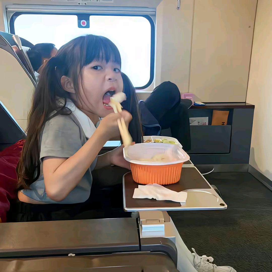 一只鱼^.