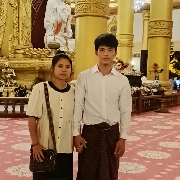 ဖြူ😍ရောင်😍ရင်ခွင်