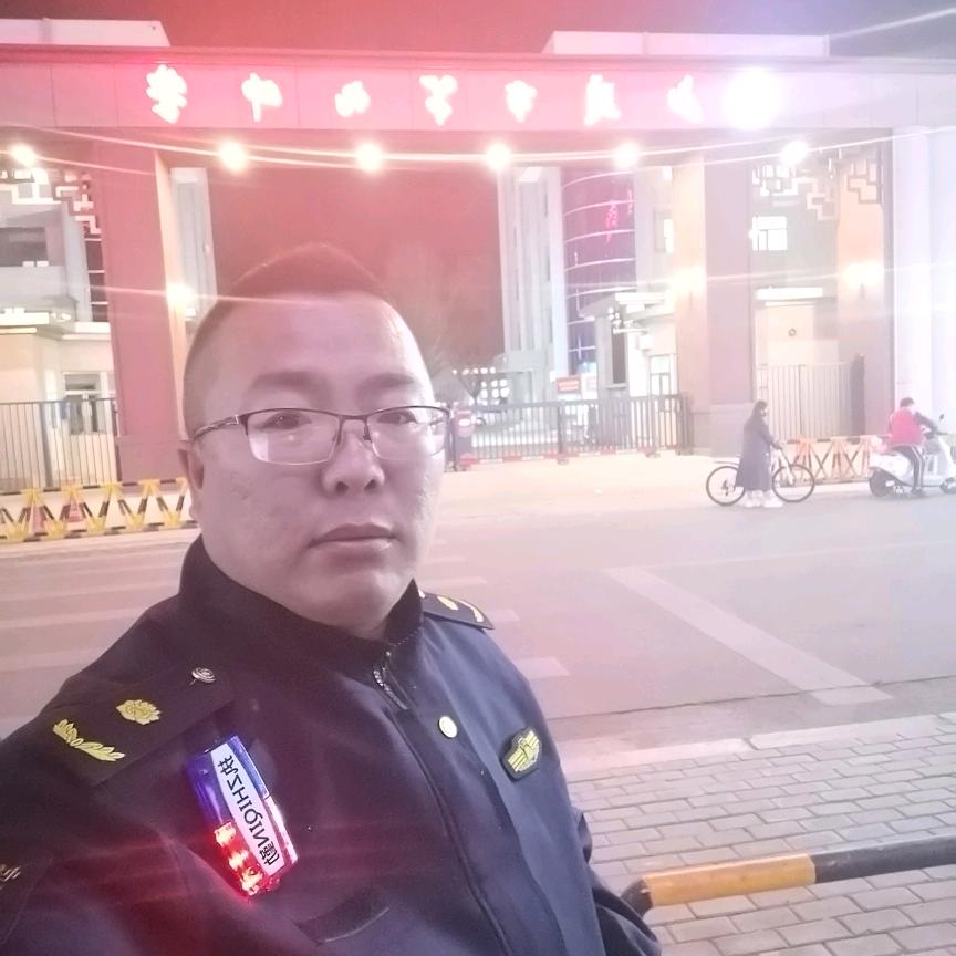 吃糠咽菜的兔子