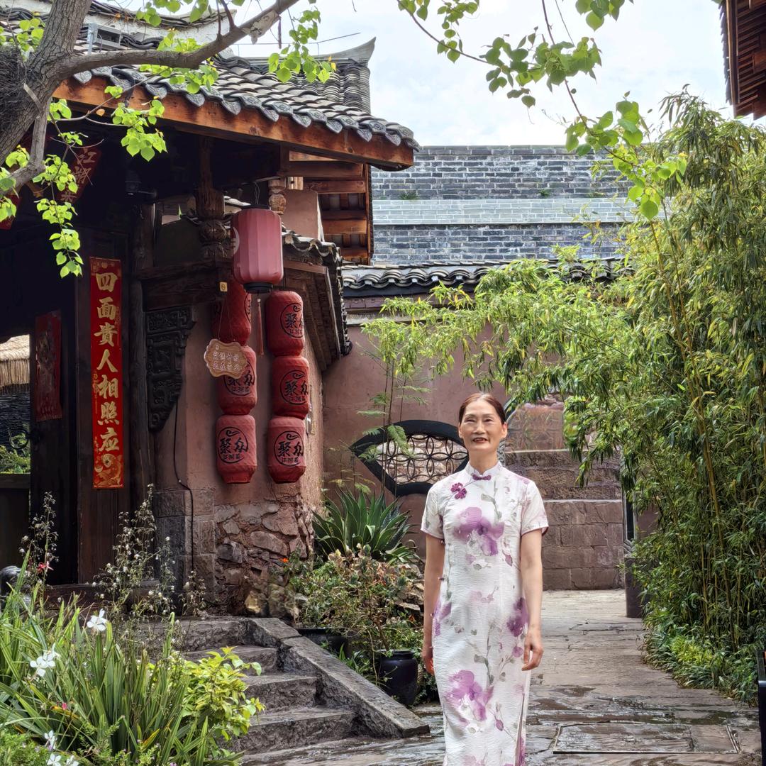 莉莉