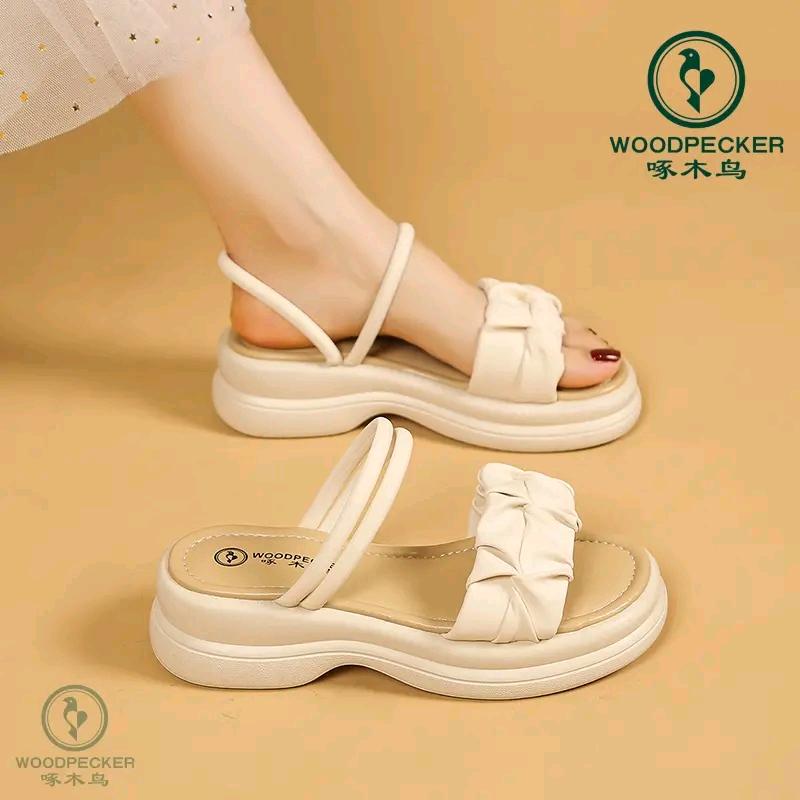 啄木鸟乐乐鞋业