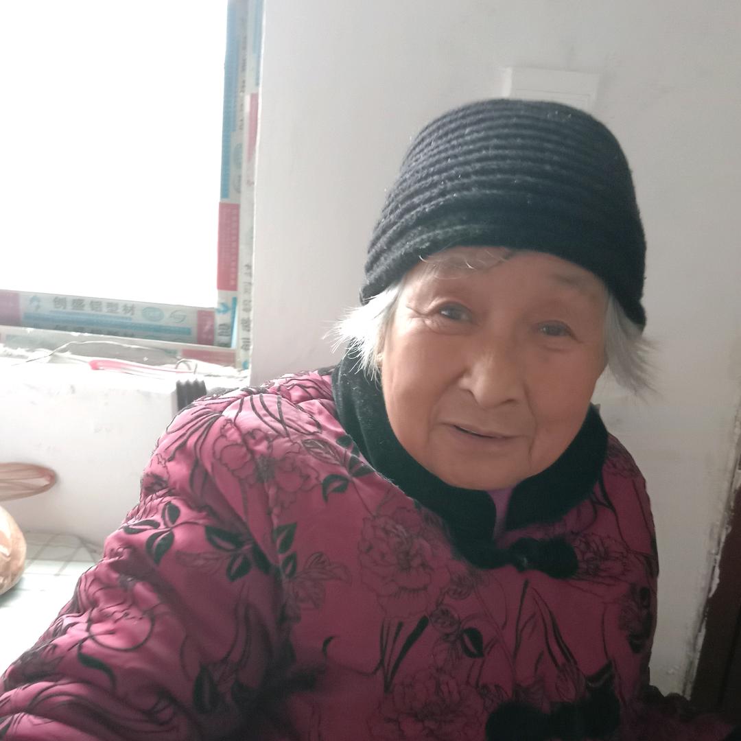 传说老太太每天下午3点半开播