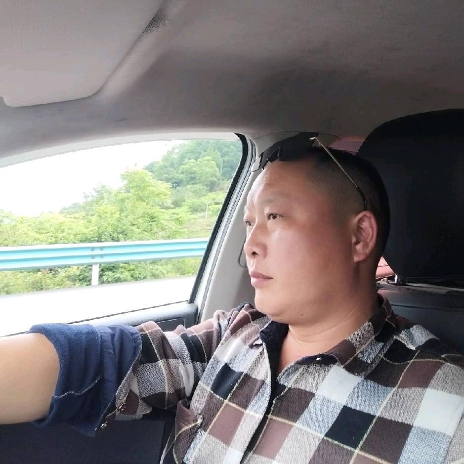 84年小梁单身哥