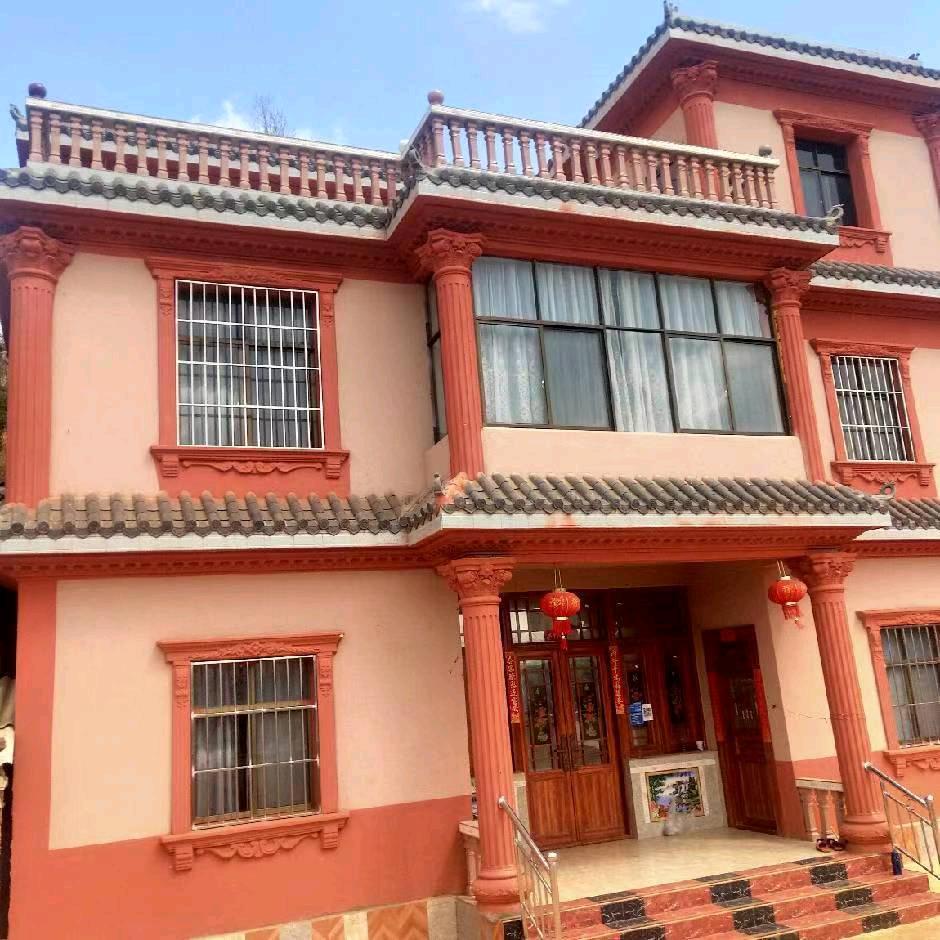 天在下雨。我在想你，