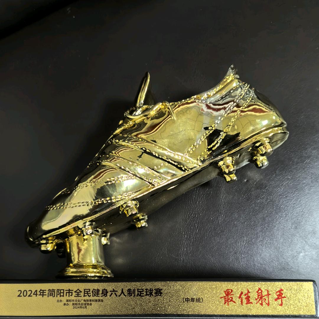 爱踢足球⚽的老爷爷👴🏻