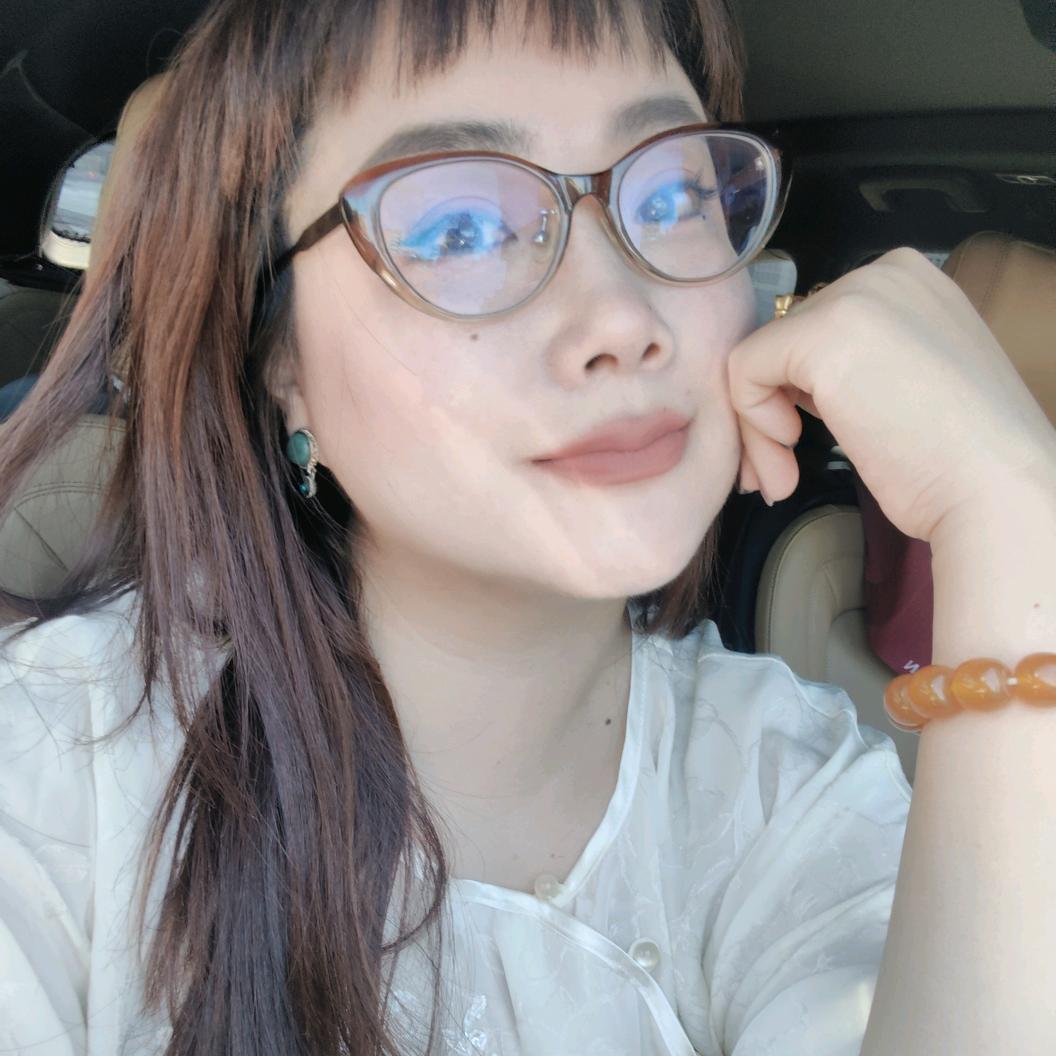 爱美食的大码姐姐