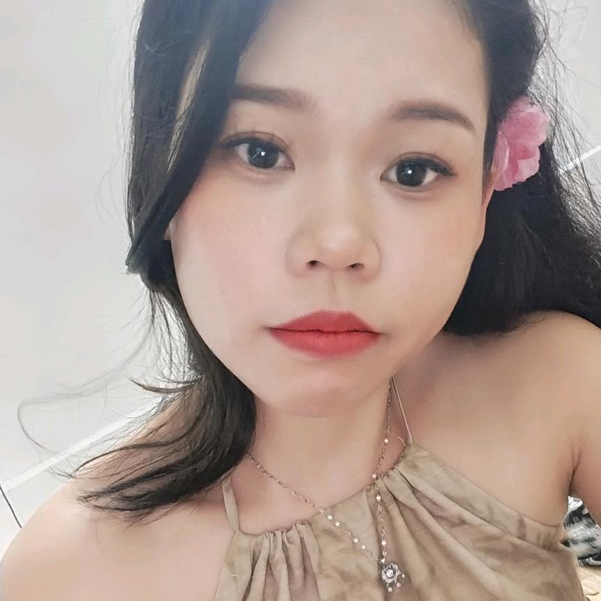 穿吊带的汉子
