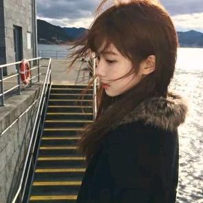 撑伞的雨天.ᶻ🧊