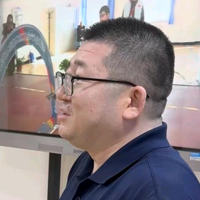 在大同飞飞机的于老师