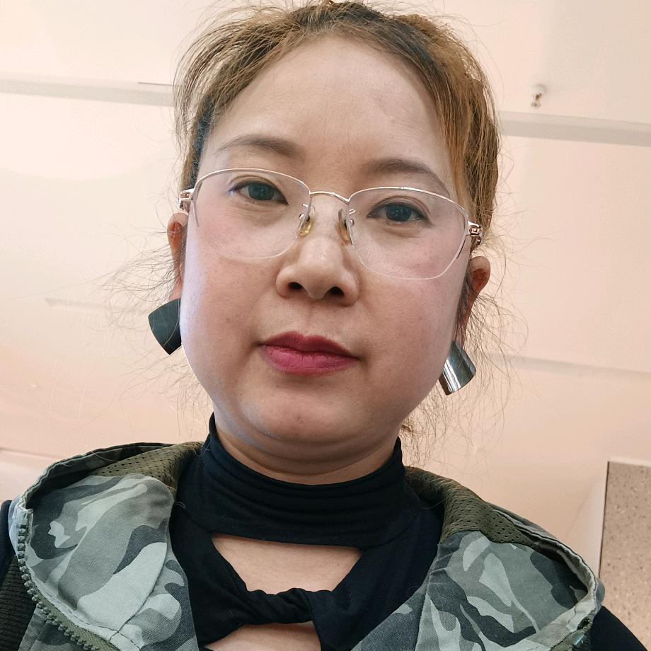 丽江卖家具小陈，两厅时代家具