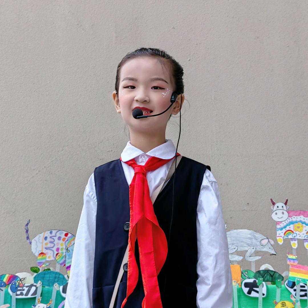洋洋诵经典