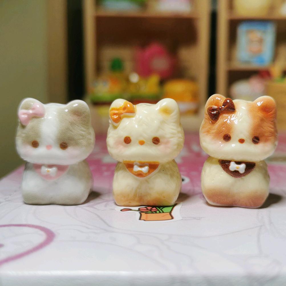 菠萝包潮玩坊