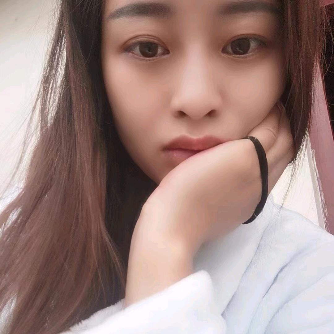 一个活泼可爱的农村姑娘