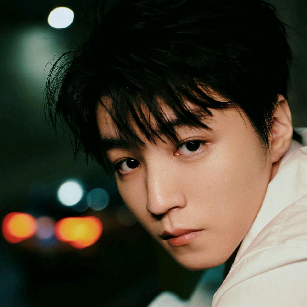 李辰宇^-