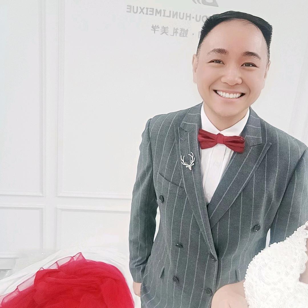 万千星辉贺台庆