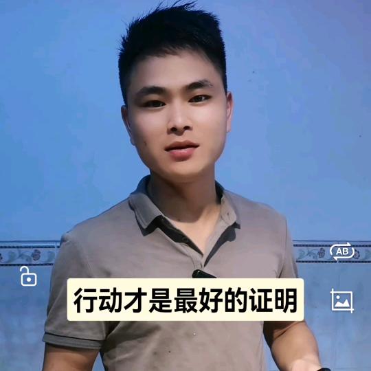 地摊螺蛳粉小跑