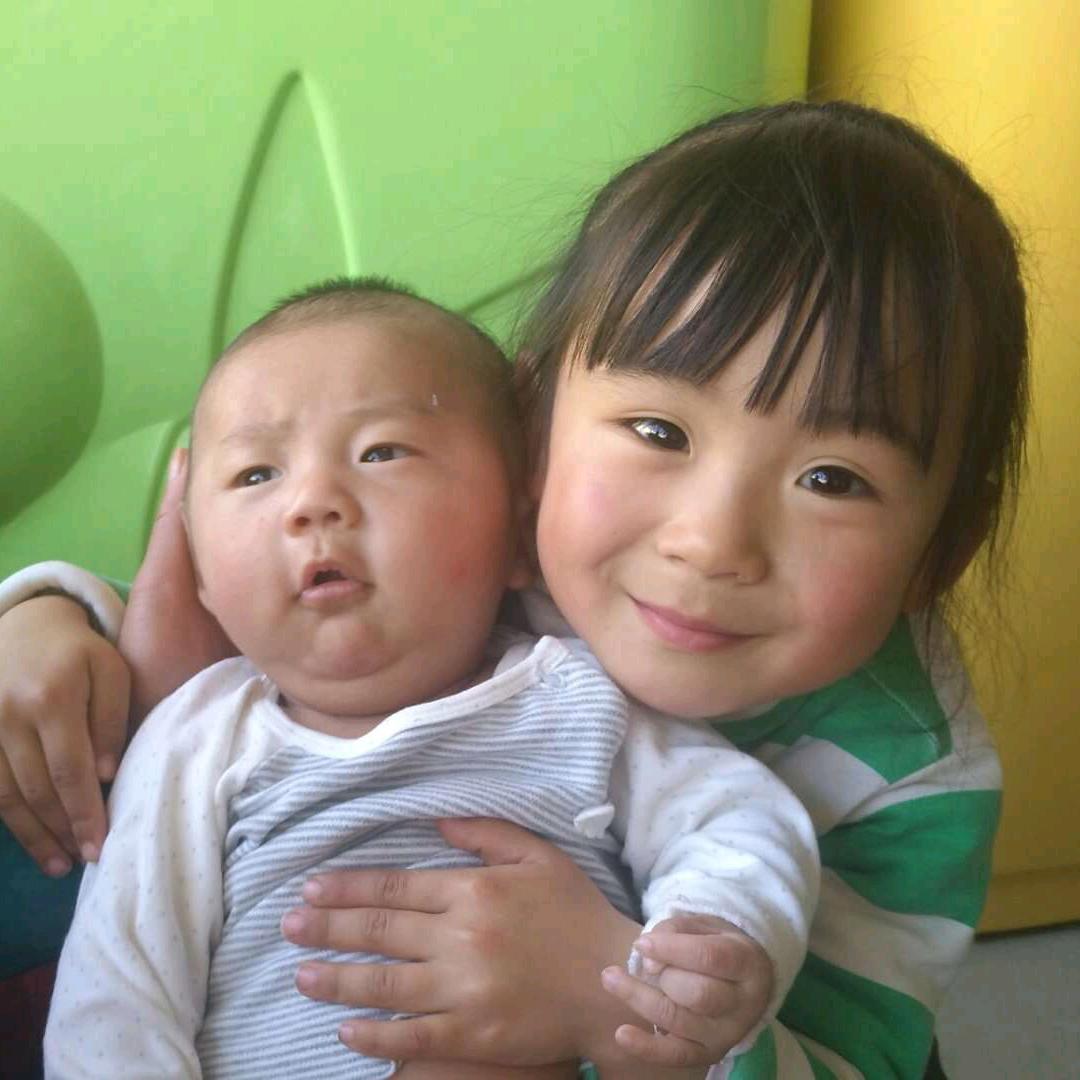 妈妈《守护姐弟俩》