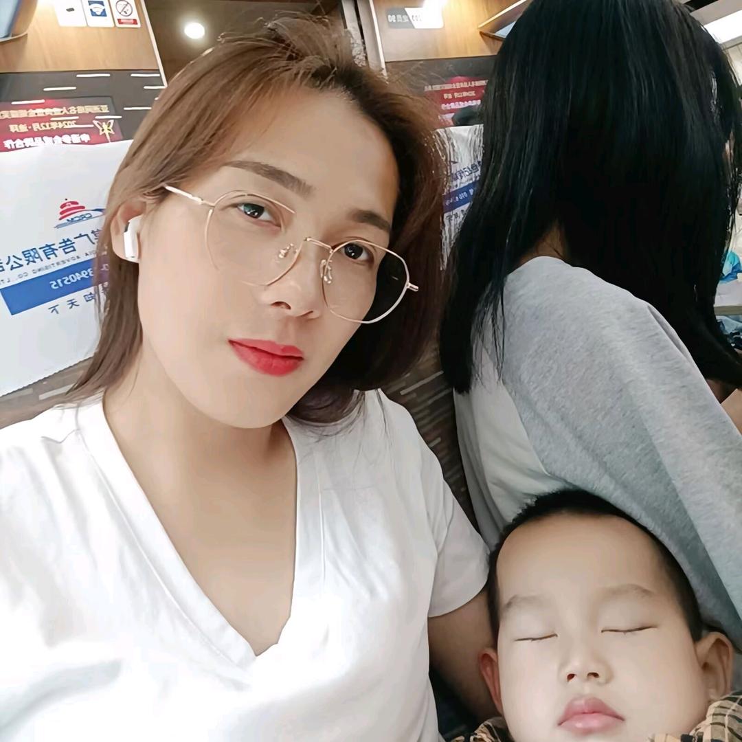 南县鑫太旧货市场，阿香