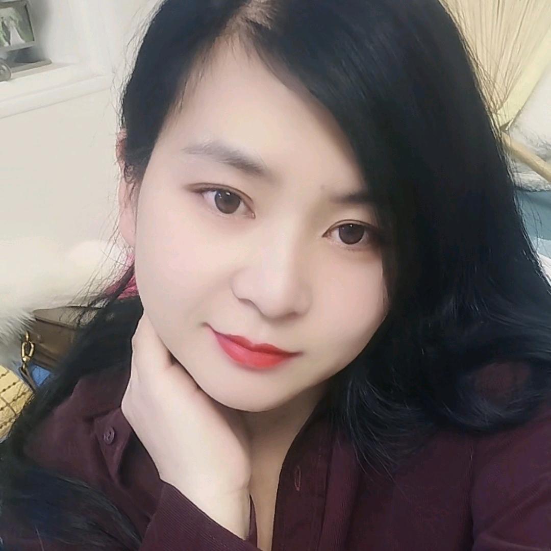 荷叶旁的那朵莲花