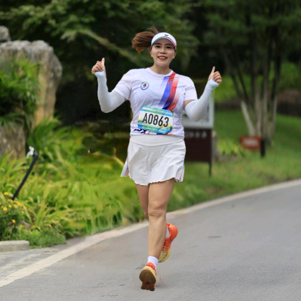 爱上跑步的    海丽