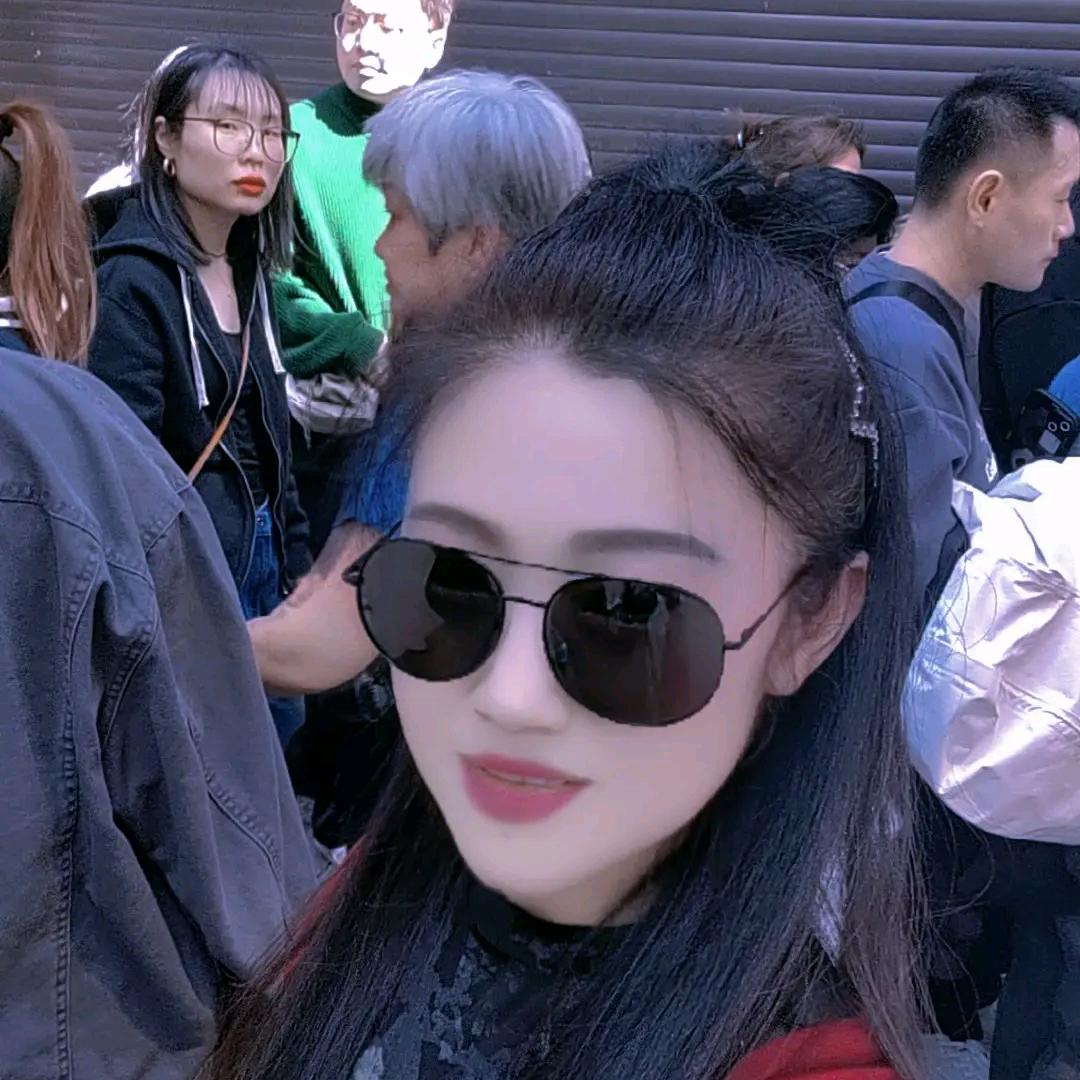 爱听歌的人。