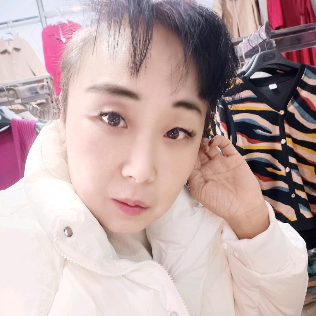 交斜大世界服装超市