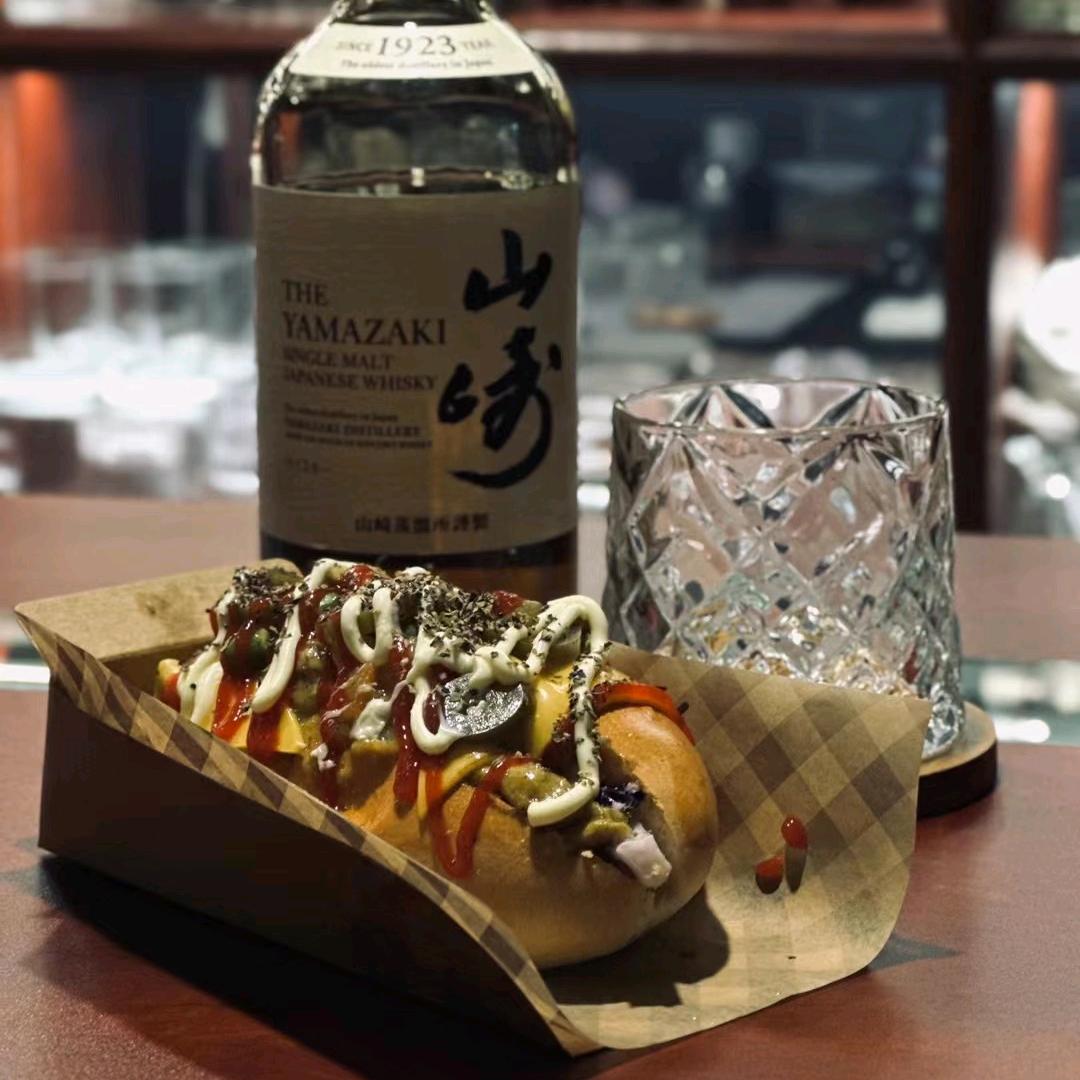 摆烂时光热狗酒吧