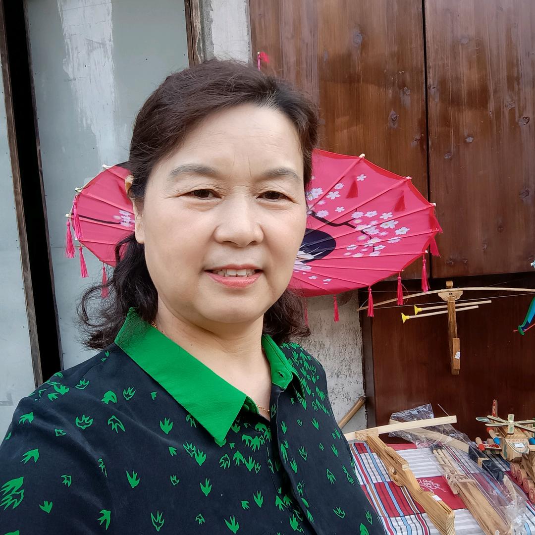 卢玲
