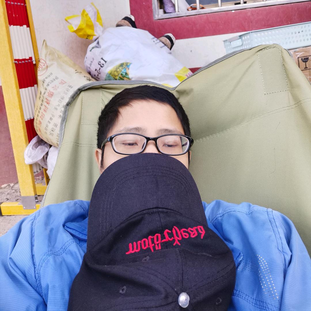罗军番世夕头像