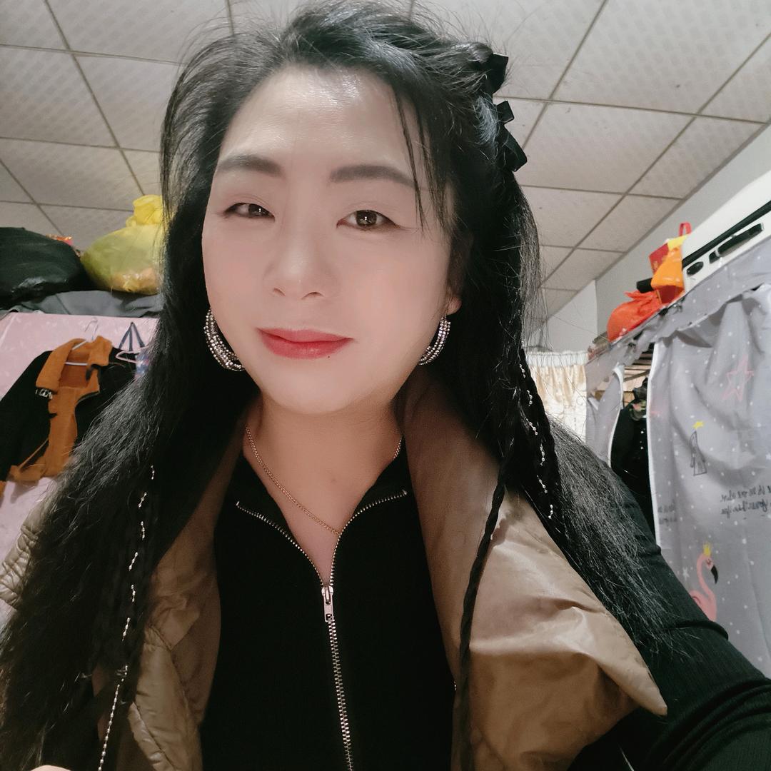 爱臭美的小女人