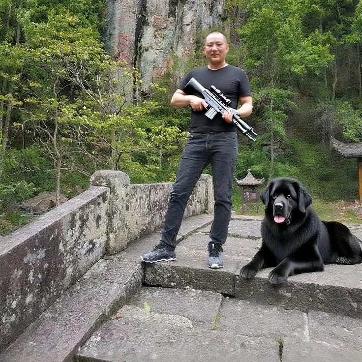 邹笨扇凉