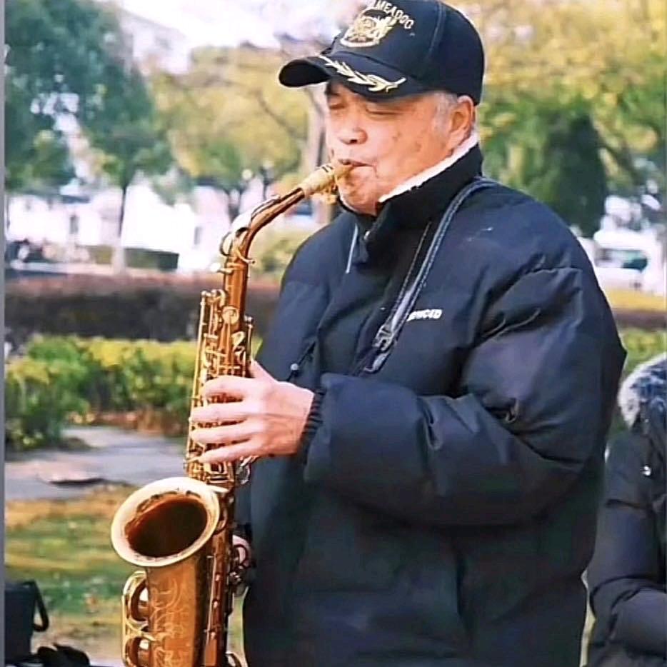 帅哥萨克斯