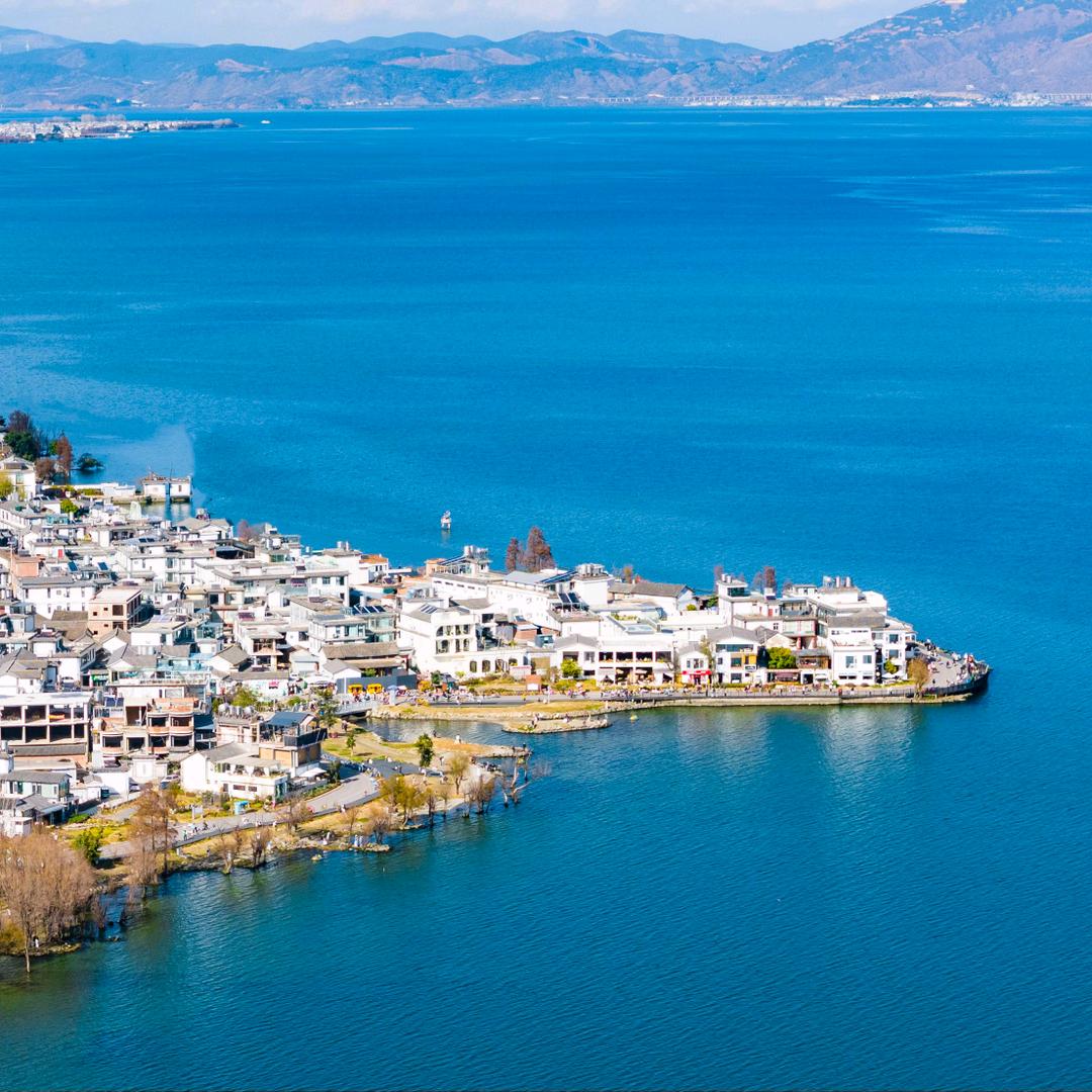 畅游洱海生态廊道观光车