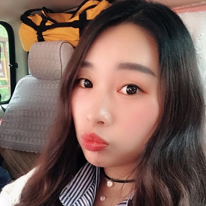 单眼皮的小丽呀