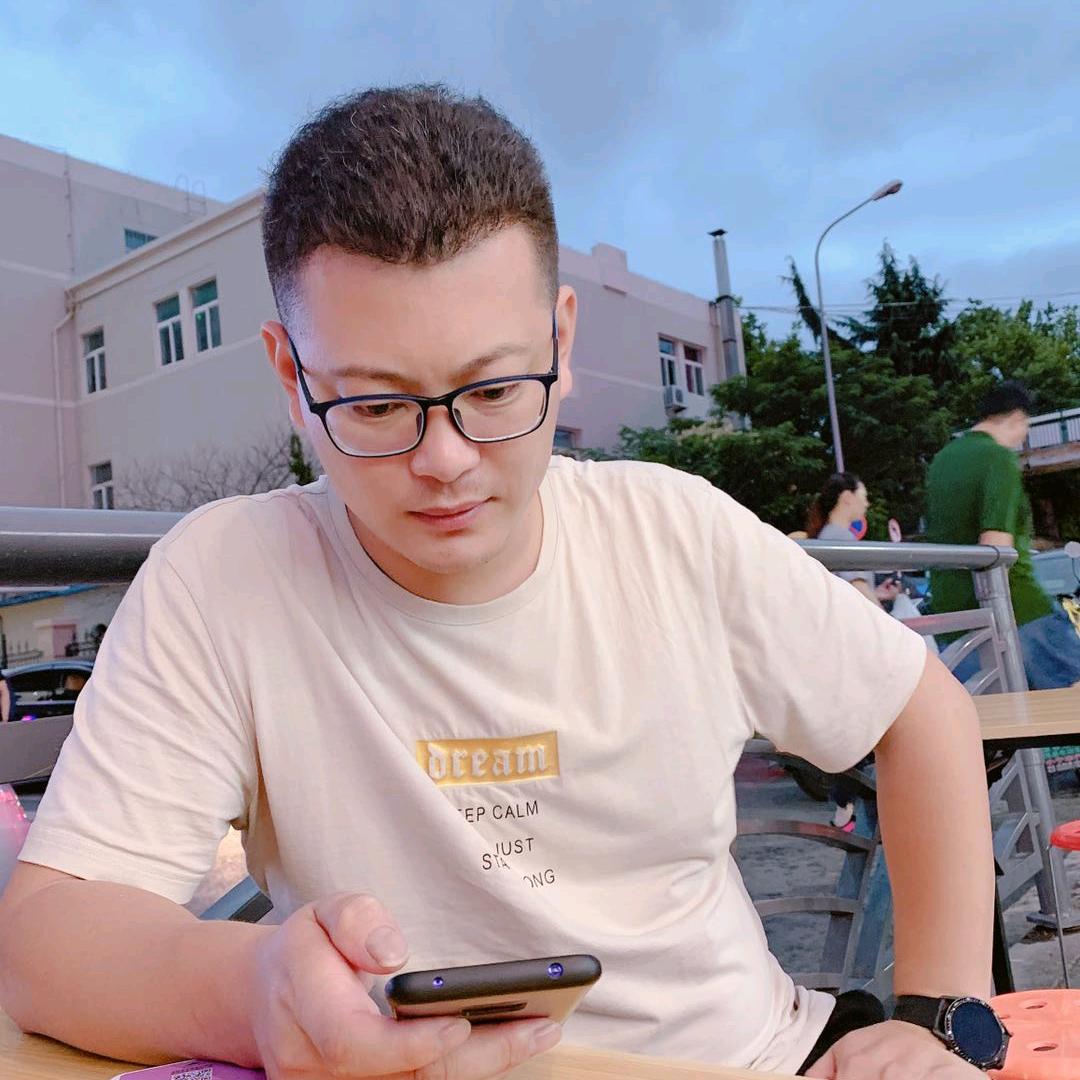 卖颜料和钛白粉小哥哥-青岛三源-丁晓强