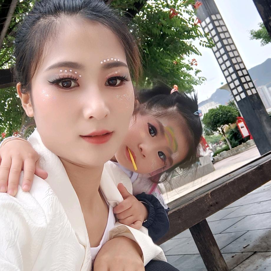 (˘̩̩̩ε˘̩ƪ)小丽