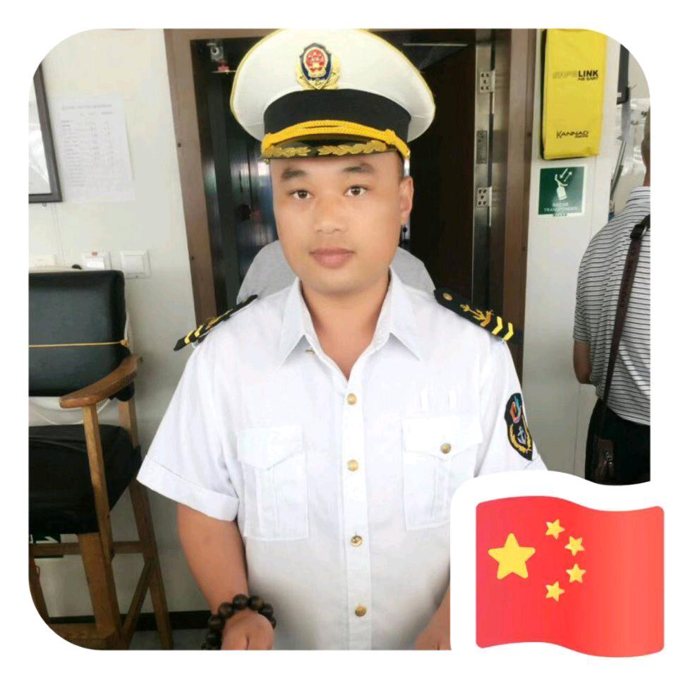 开车戴墨镜的大叔（橱窗好物）