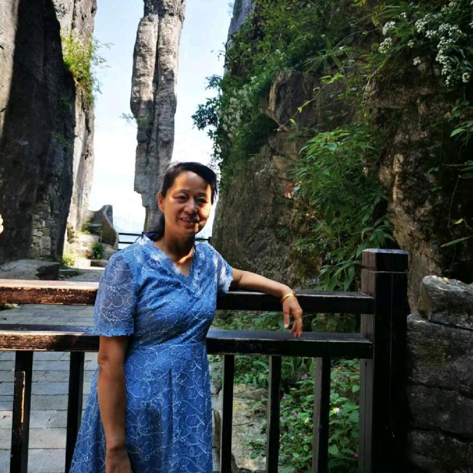 彩霞w