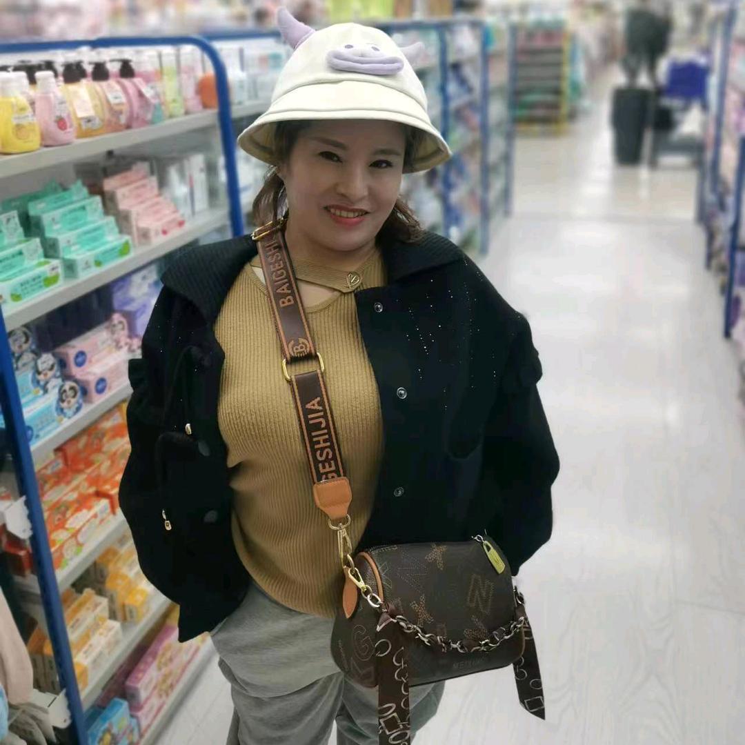 快乐的小芳子