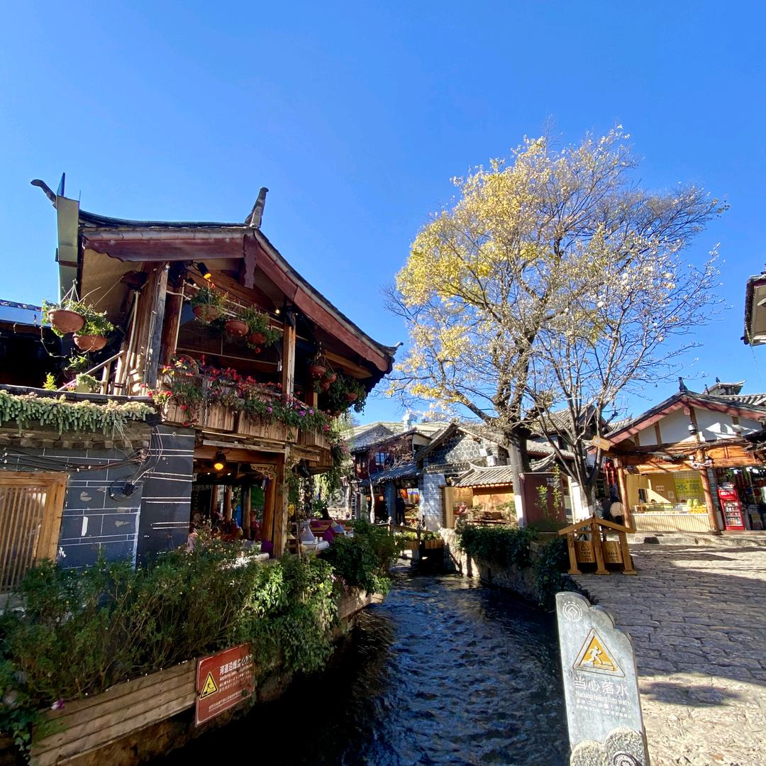 做木制工艺品的牛马