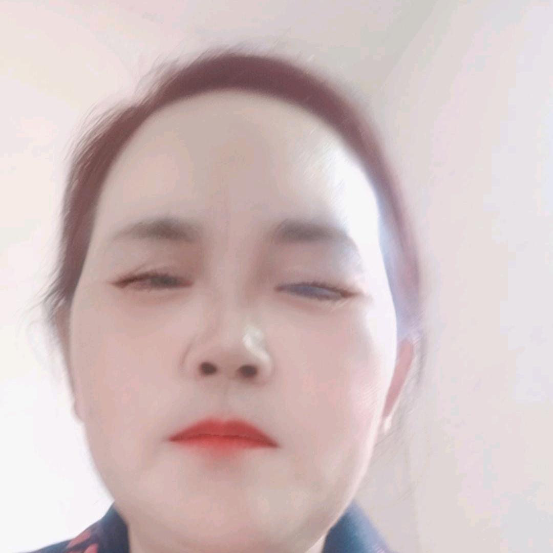 开心的小梅一家人