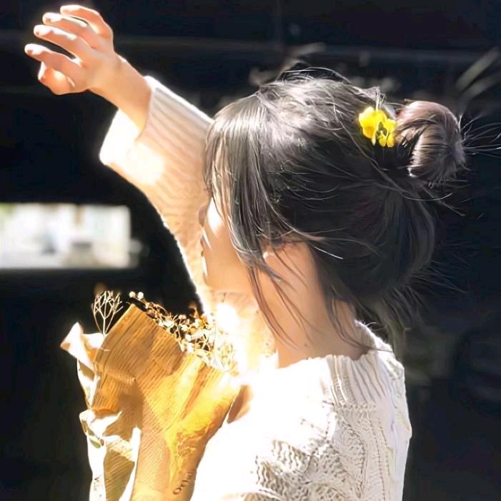 左左.