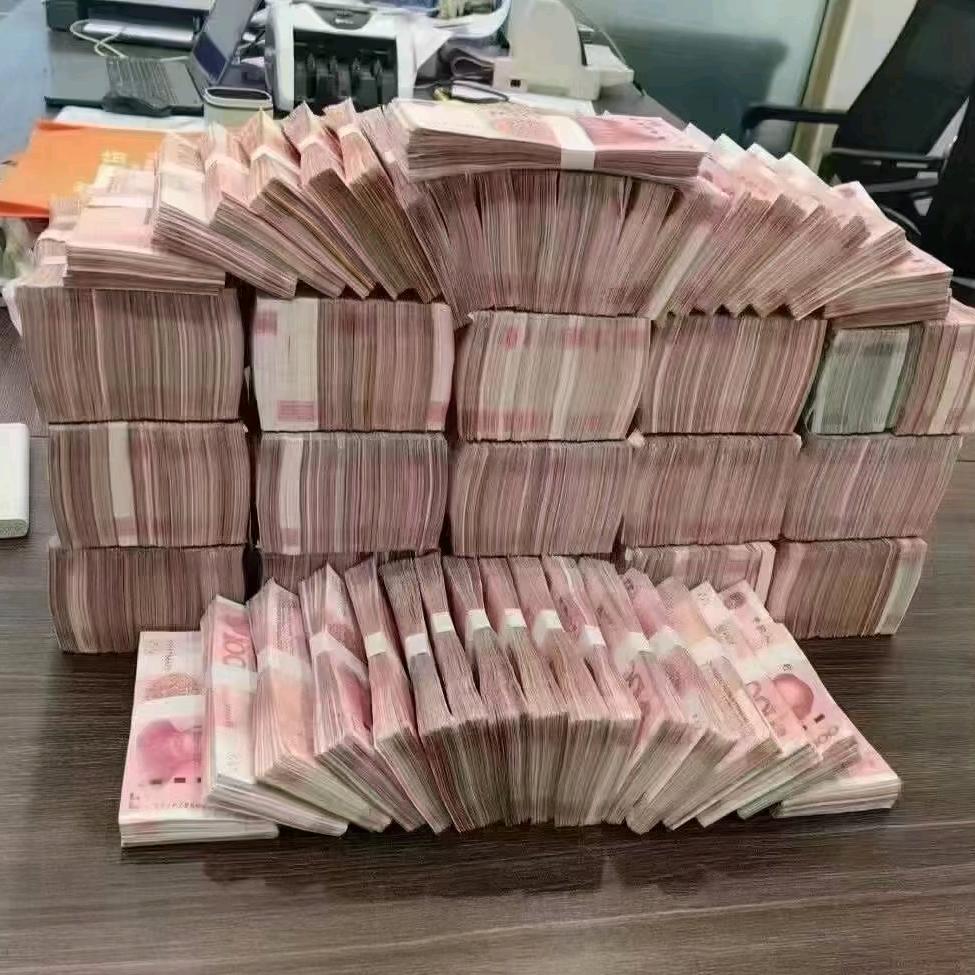 一个修手机的靓仔