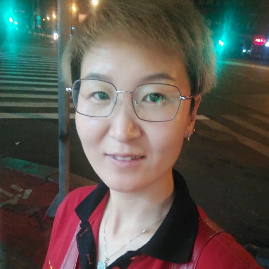 五一市场摆摊大姐